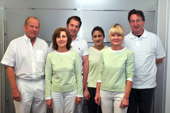 Das Zahnarzt Team der Zahnarztpraxis Dr. Gerd und Götz Kuhlmann